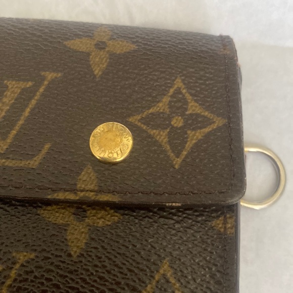 Authentic Louis Vuitton Monogram Accordion Clutch/Wristlet With Goldtone Chain! - Picture 6 of 17
